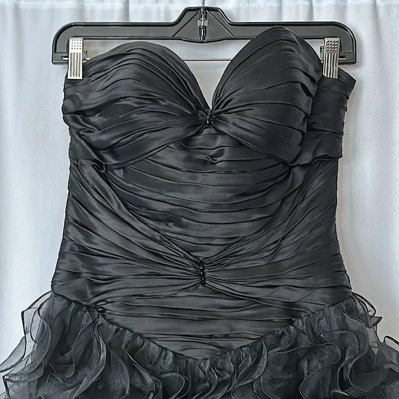 Ysa Makino NWT STUNNING Vintage Black Silk Feathered Strapless Dress **Size 8** - Picture 3 of 7